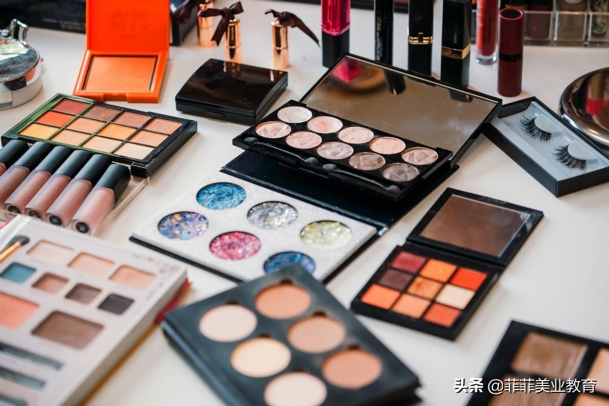 化妆品的使用顺序及涂抹方法（化妆品怎么使用才正确）
