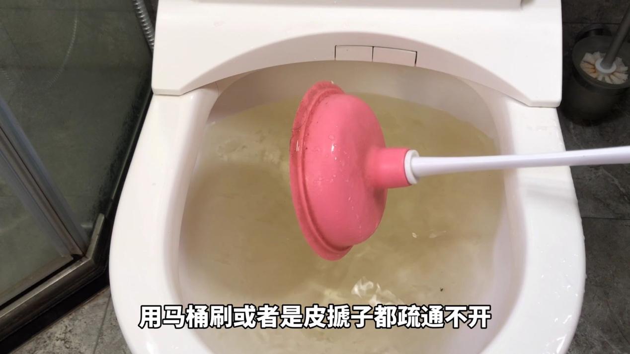 马桶堵住了怎么办（两种轻松疏通马桶的小妙招介绍）