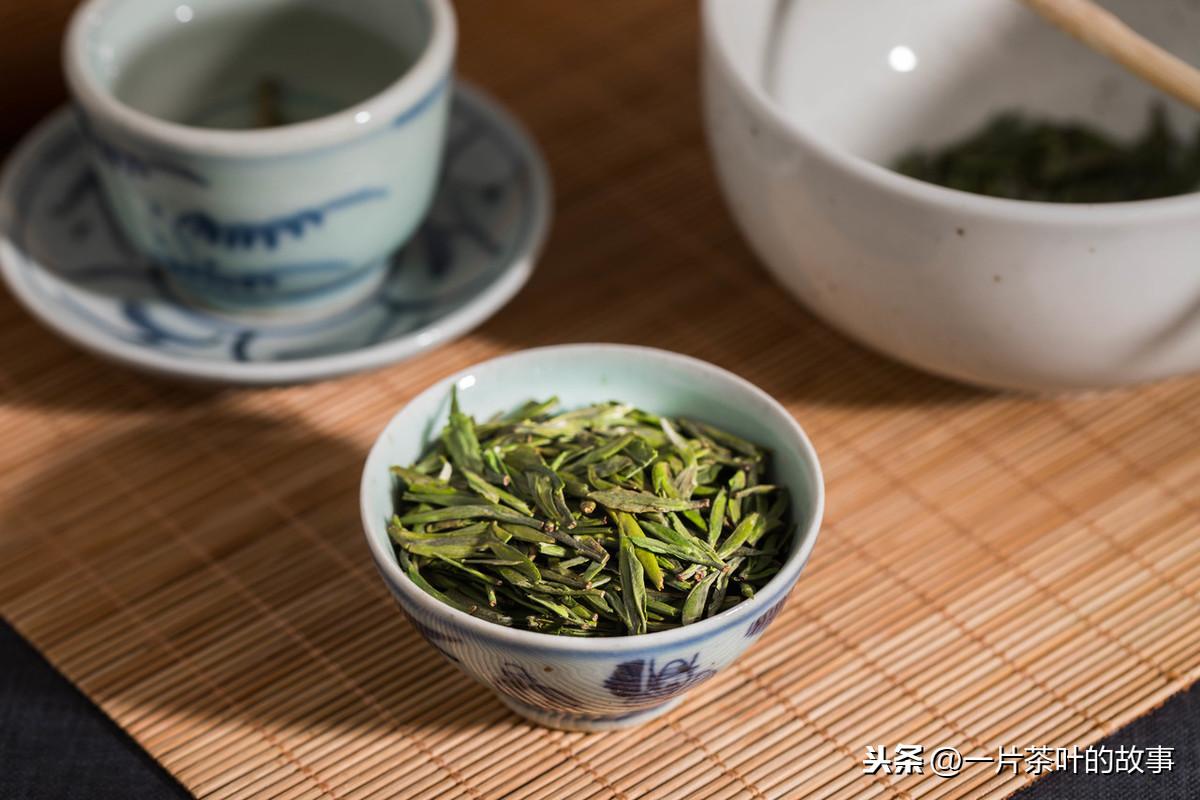 绿茶多少度水泡茶好（冲泡绿茶的正确方法和注意事项）