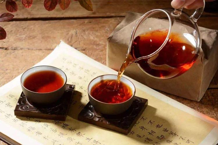 普洱茶是红茶还是黑茶（普洱茶红茶和黑茶三者的区别）