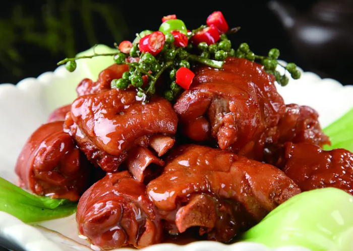 贵阳特产有哪些土特产（贵阳旅游必吃的六种美食推荐）
