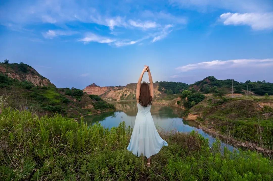 梦见一个人说明什么（一个人出现在你的梦里什么原因）