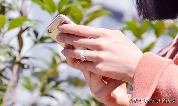 情侣戒指戴哪个手指（情侣戒指戴法有哪些含义怎么戴合适）