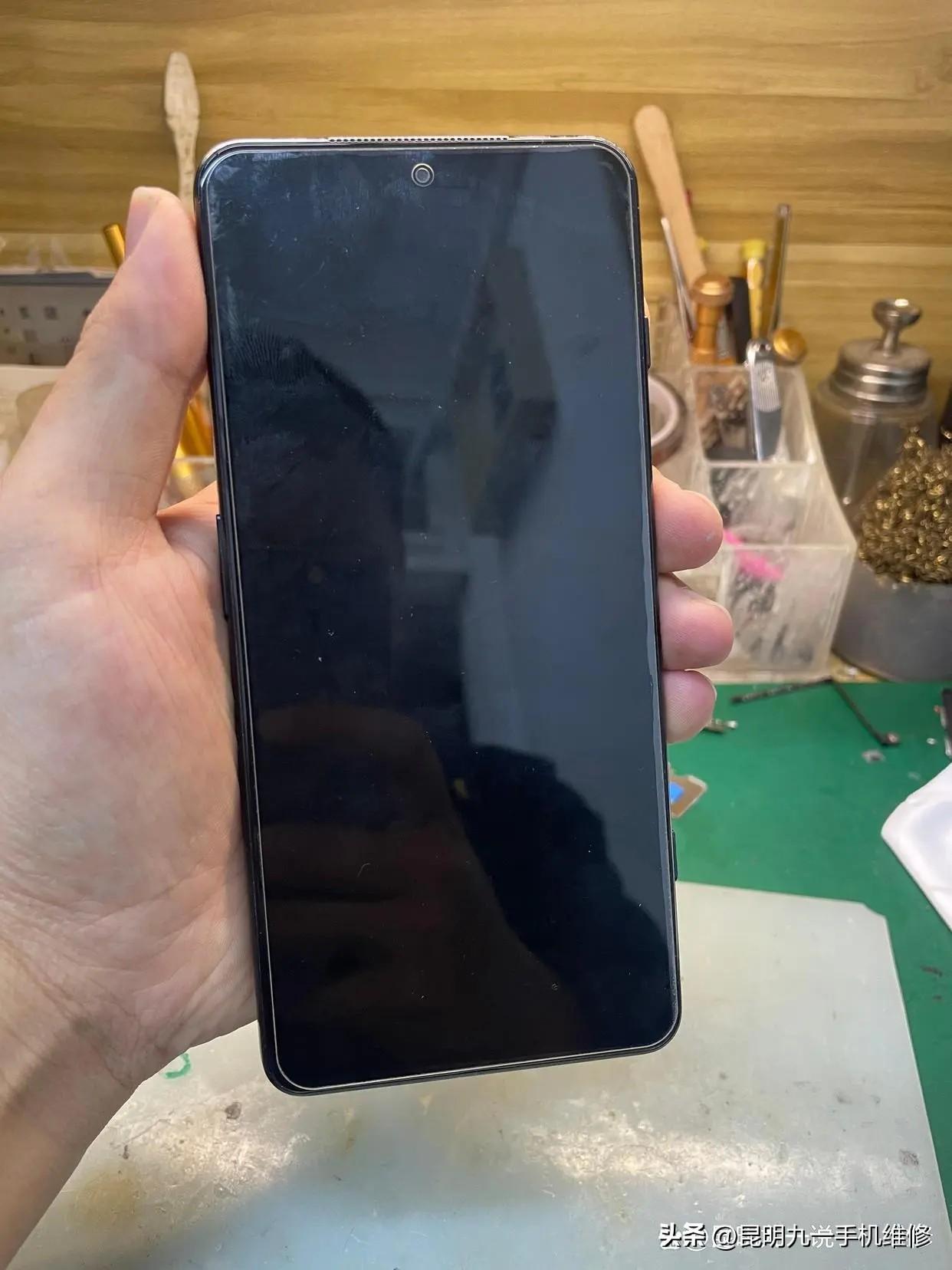 手机开不了机怎么办（手机突然关机后无法开机的三种情况）