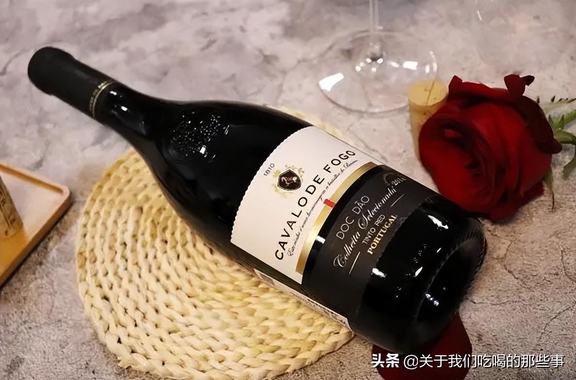 葡萄酒保质期多久（红酒过了保质期究竟还能不能喝呢）