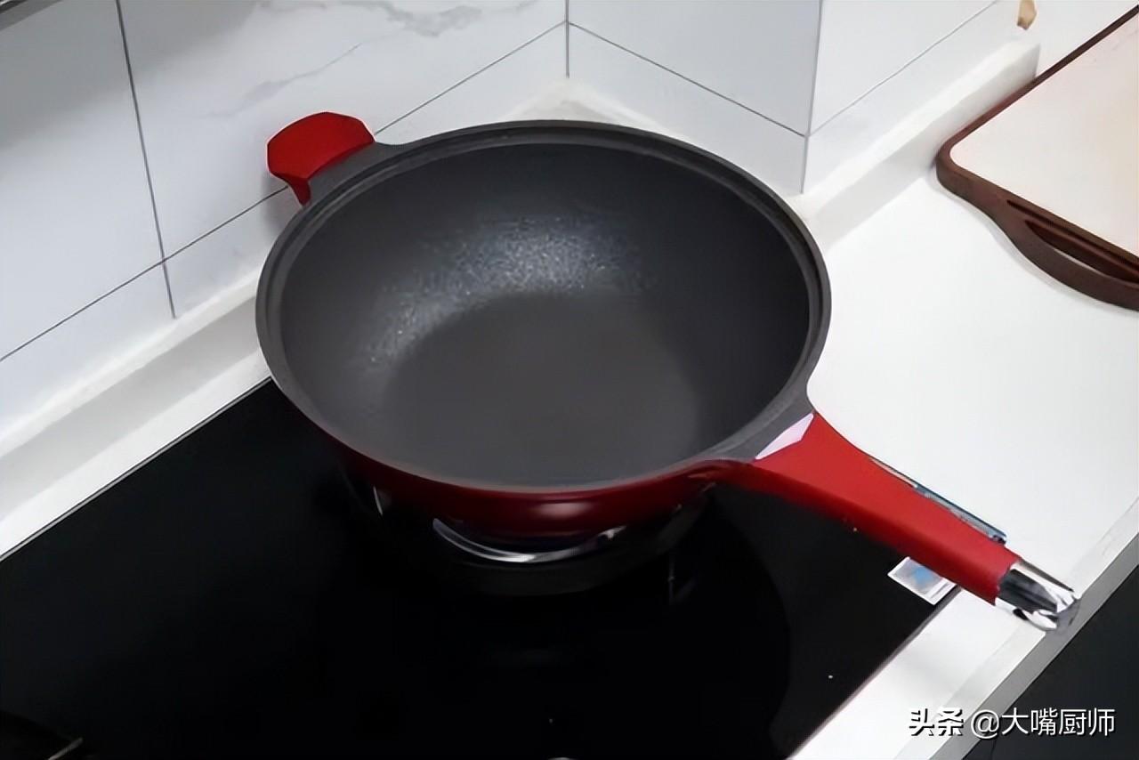 不粘锅涂层脱落还能用吗（不粘锅涂层是什么材质的）