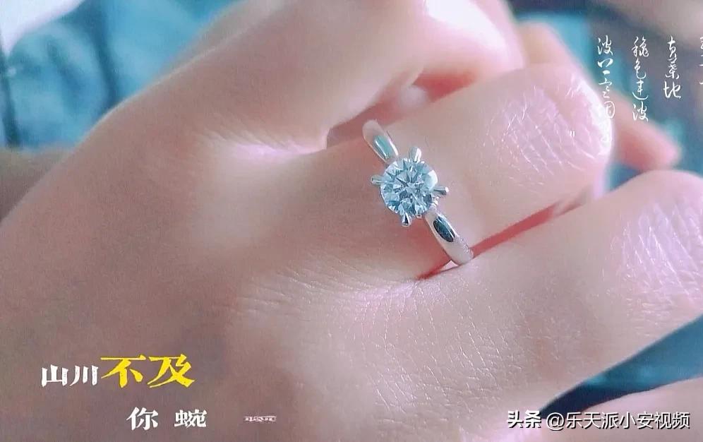 戒指戴左手食指是什么意思（戒指戴在左手好还是右手好）