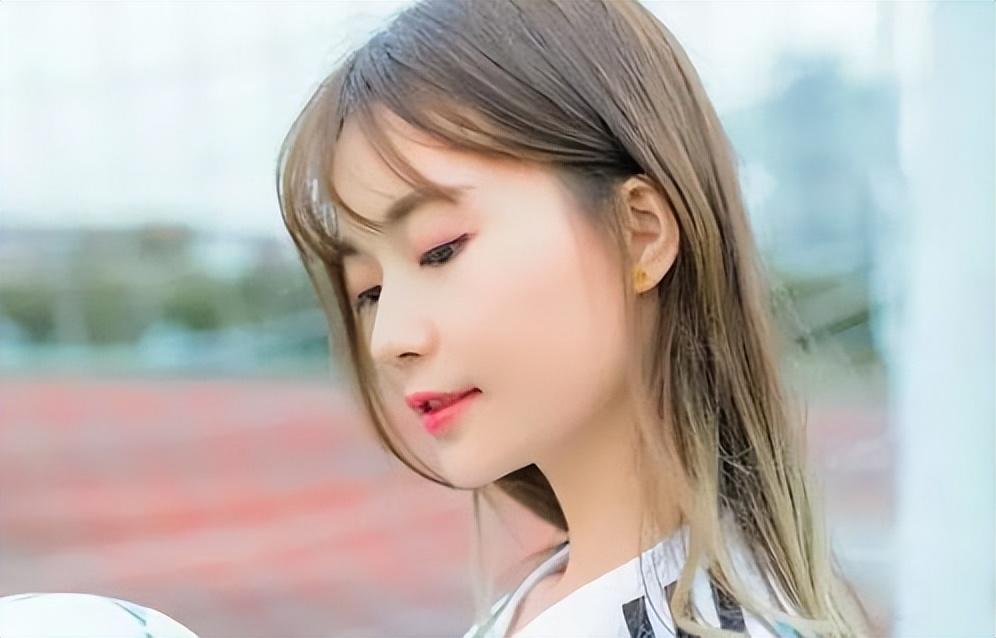 女生主动找你聊天说明什么（女生主动就一定是喜欢吗）