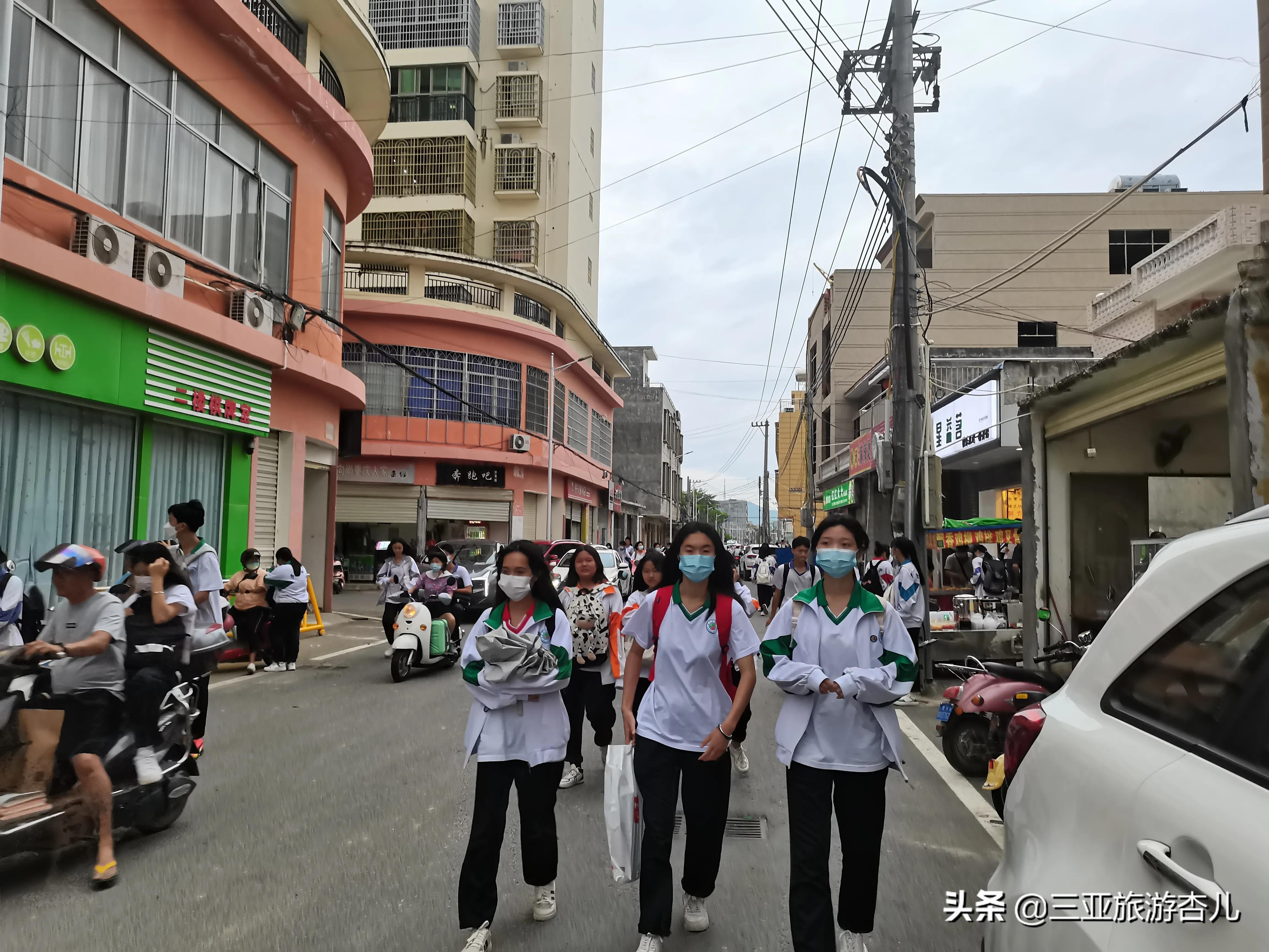 学校门口适合开什么店挣钱（学校门口能做哪些生意）