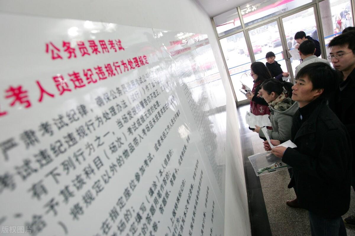 乡镇公务员工资一般是多少（乡镇公务员的工作情况）