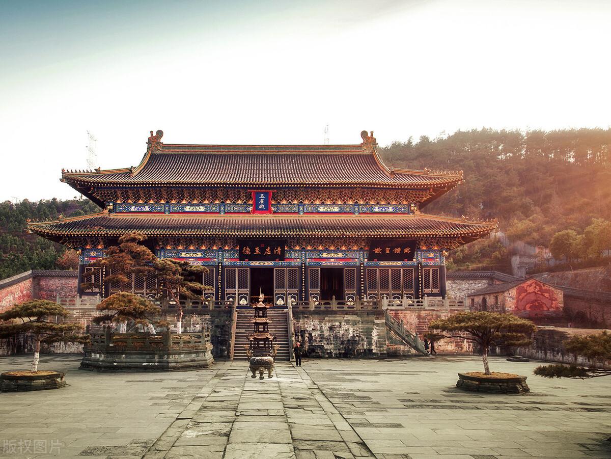 武当山旅游景点介绍（武当山有哪些必去的旅游景点）