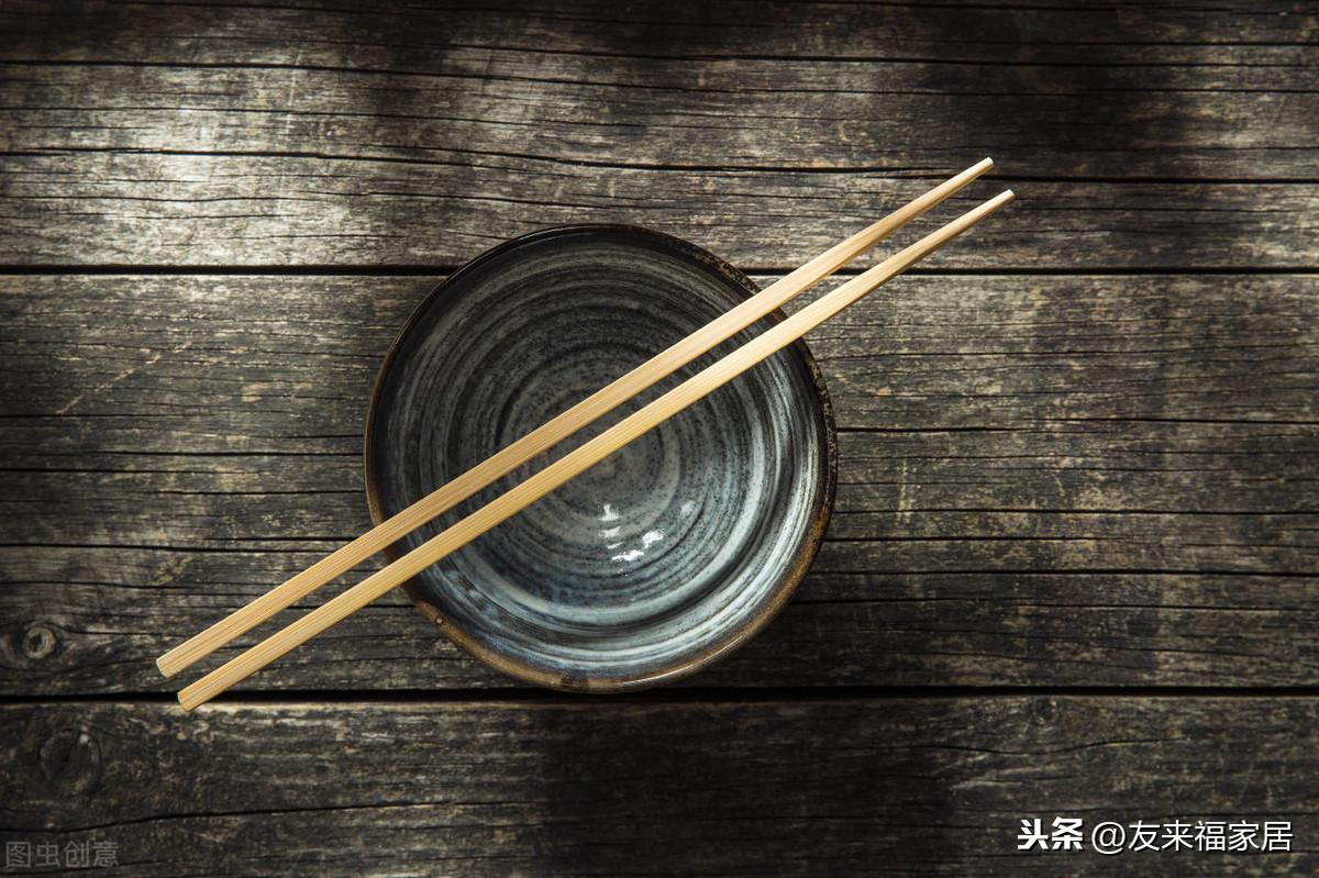 吃饭碗是陶瓷好还是骨瓷的好（骨瓷碗的简单判定方法）