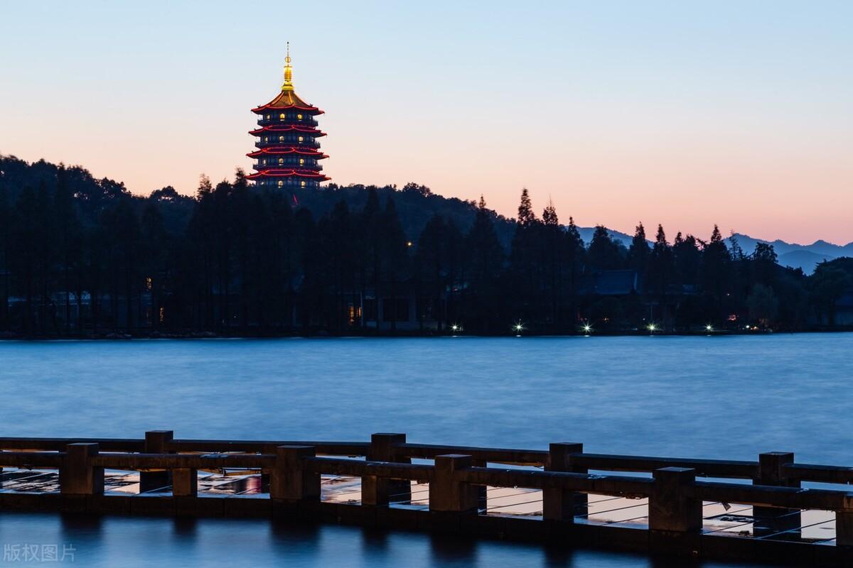 杭州附近游玩的地方有哪些(杭州附近游玩的地方有哪些景点)