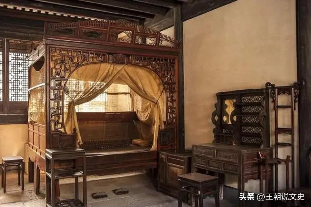 床底放三样最旺财（床下放哪三种东西会对财运比较好）
