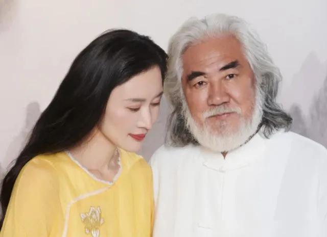 张纪中现任老婆是谁（张纪中和杜星霖之间相差几岁）
