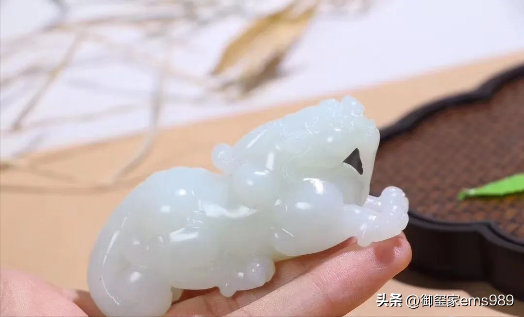 怎么辨别真假玉石（普通人该怎么去识别真玉和假玉呢） ！-第2张图片