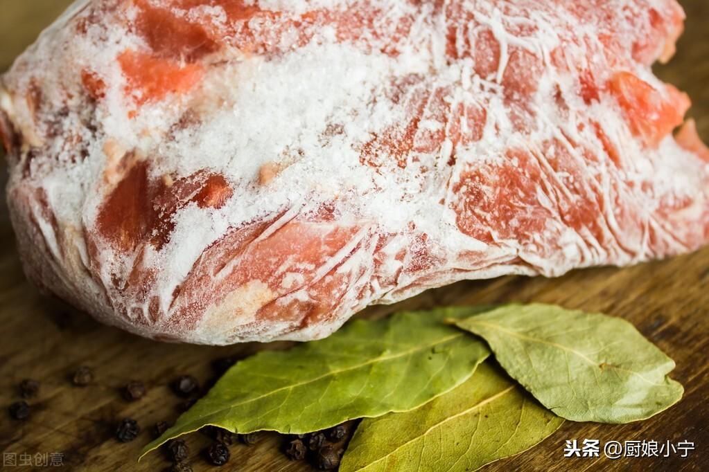 肉怎么解冻最快方法（3个小妙招解冻冰箱里的冻肉）