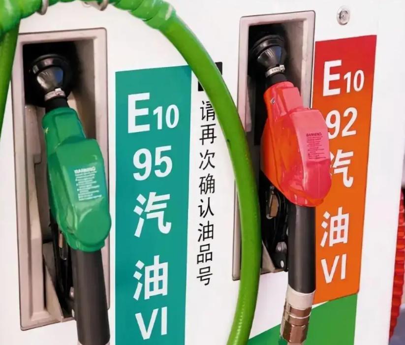 乙醇汽油和汽油的区别（乙醇汽油和普通汽油有多大差距）