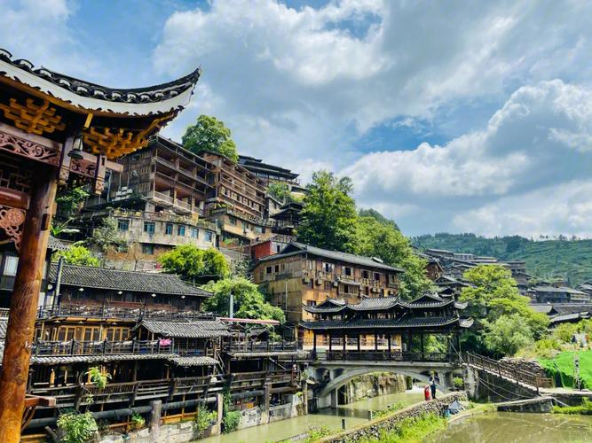 千户苗寨旅游攻略详细（千户苗寨游玩路线及必去景点推荐）