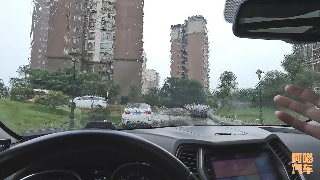 后视镜加热有什么作用（雨天开车有哪些实用的小技巧）