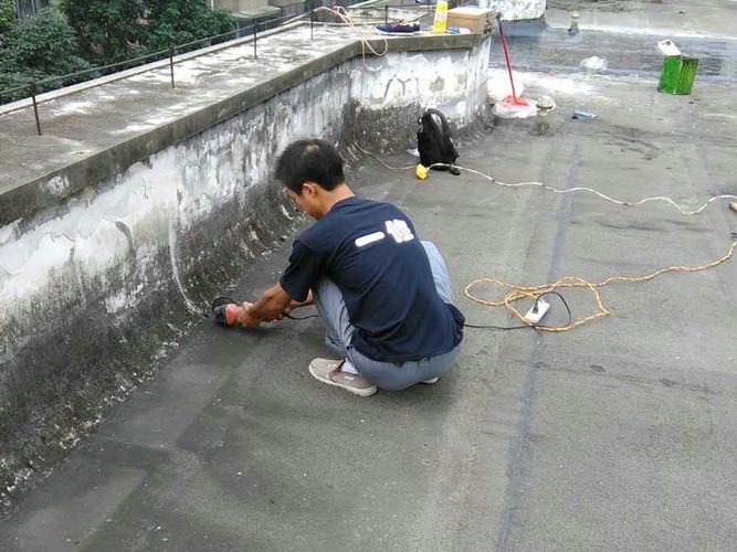 屋顶漏水修补方法有哪些（如何确定屋顶漏水的原因）