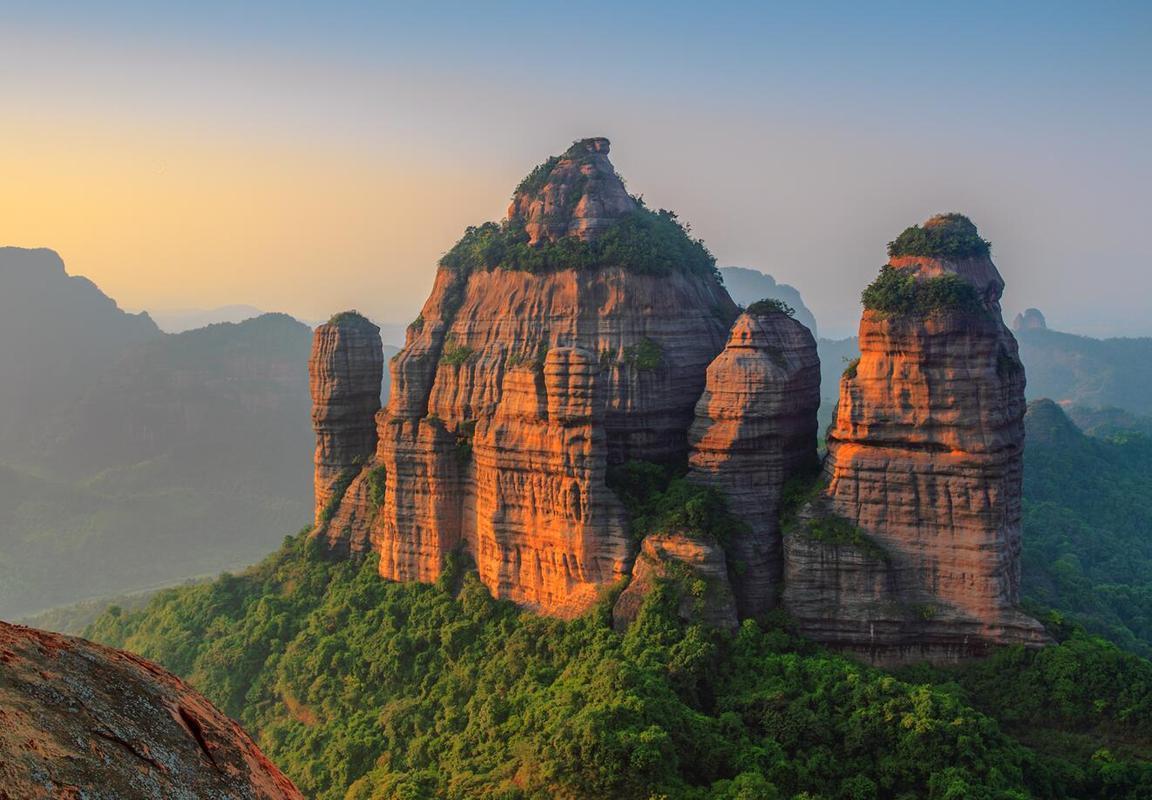 丹霞山旅游攻略及路线（丹霞山旅游有哪些注意事项）