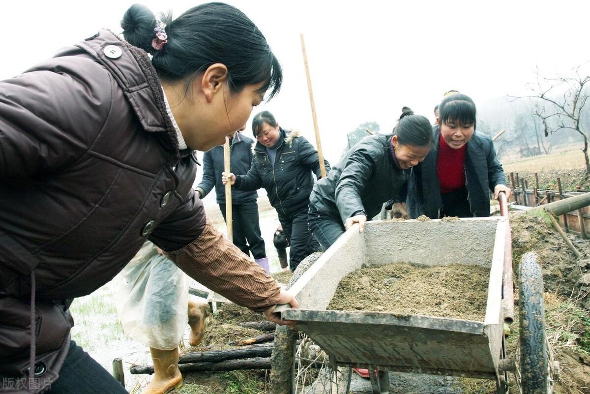 妯娌是什么意思（有的老人说嫁人不嫁家里两兄弟的为什么）