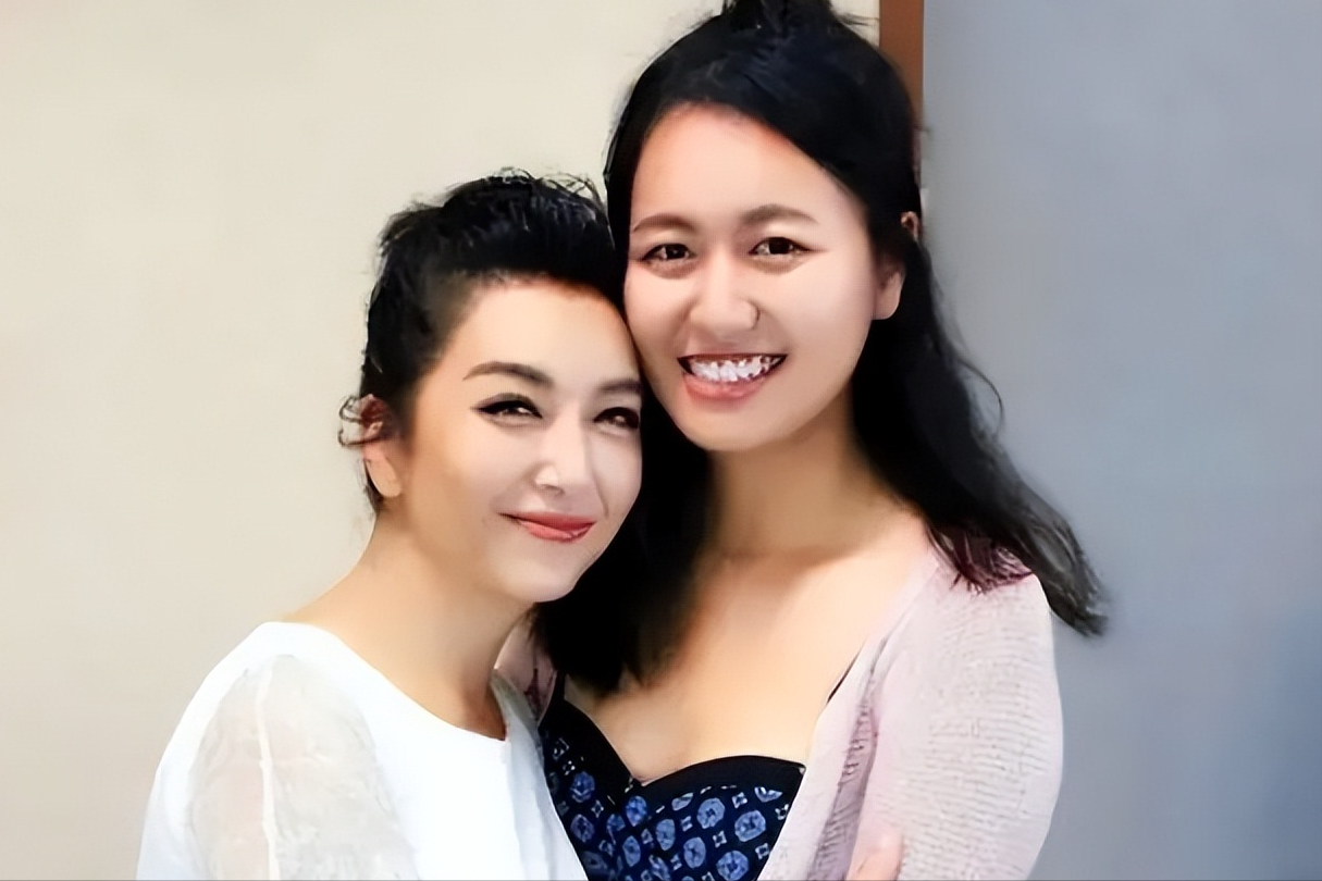 江珊个人资料简历（演员江珊的婚姻生活状况怎么样）