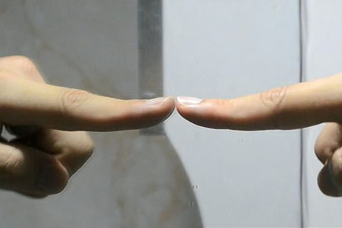 单面镜和双面镜的区别（介绍单面镜和双面镜的特点和使用场合）