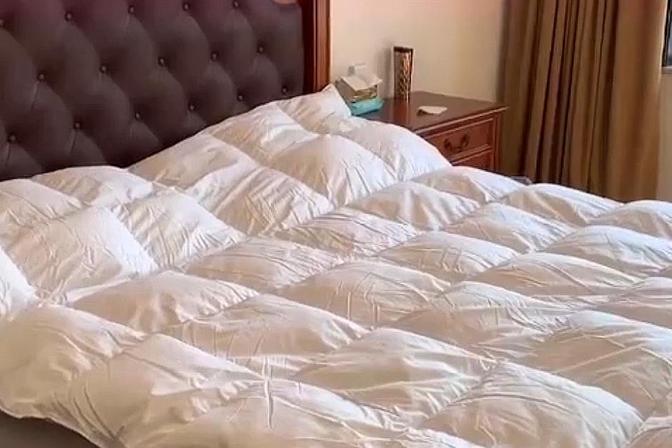 蚕丝被子的优点和缺点（蚕丝被子的制作和使用注意事项）