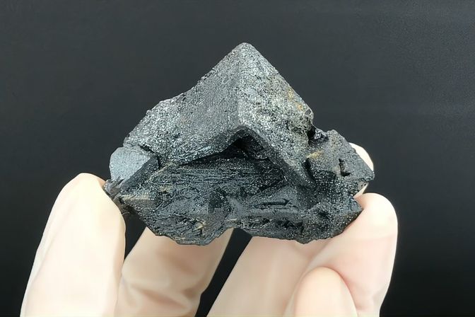 磁铁矿成分分析（分析磁铁矿的主要成分和性质）