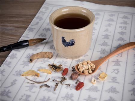 中药可否与酒同食（探讨中药与酒是否可同时食用）