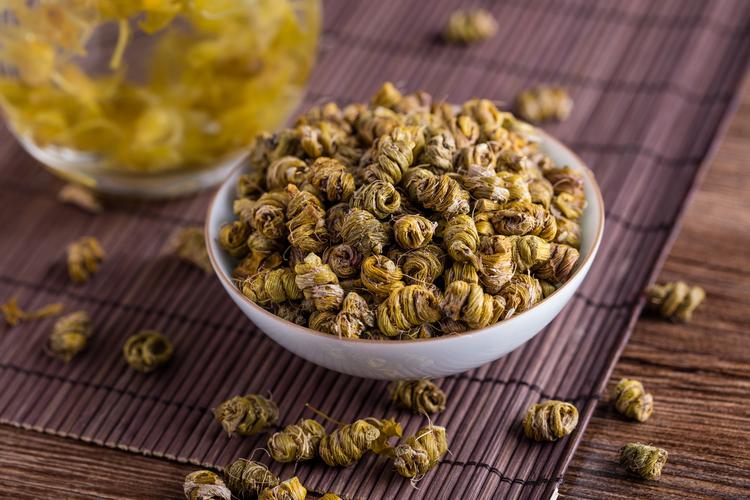 石斛的煮法及功效（介绍石斛的煮法和药用效果）