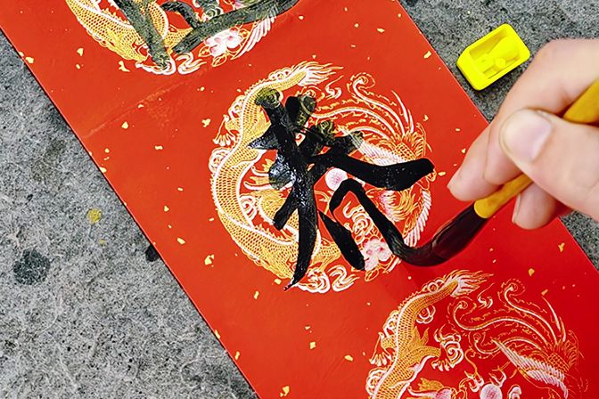贴春联是古代什么演变而来（探寻贴春联的起源与演变）