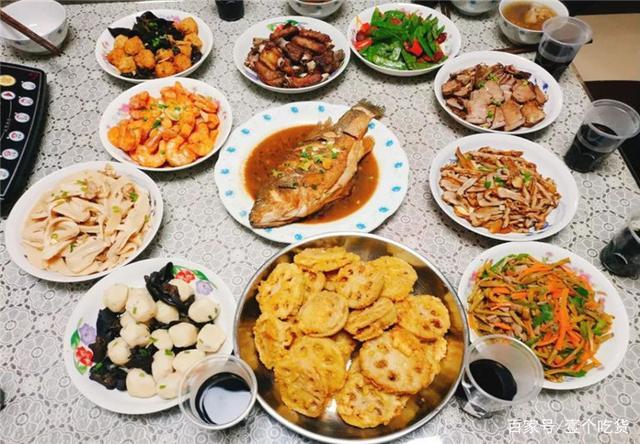 年夜饭的由来（探究中国年夜饭的历史和由来）
