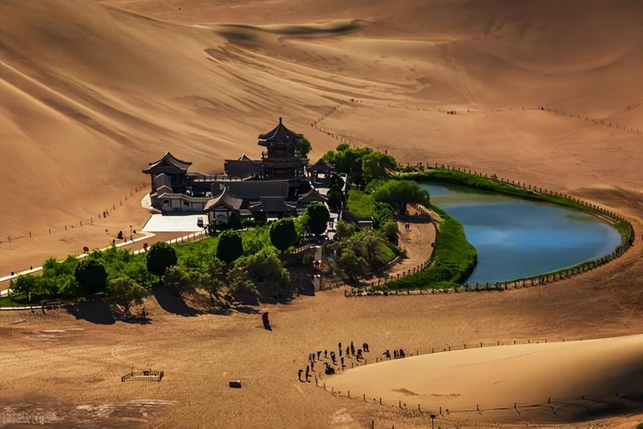 月牙泉的水是怎么来的（为什么沙漠地带的月牙泉不会干涸）