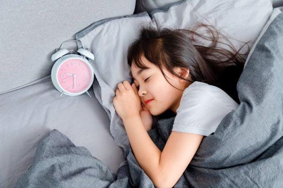 青少年睡眠标准解读（解析青少年的睡眠时长标准）
