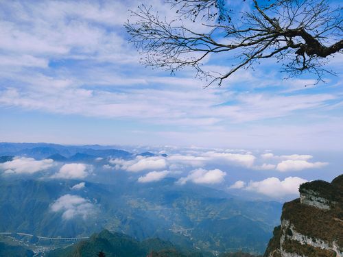 汉中龙头山介绍（了解汉中龙头山风景区的特色和景点）
