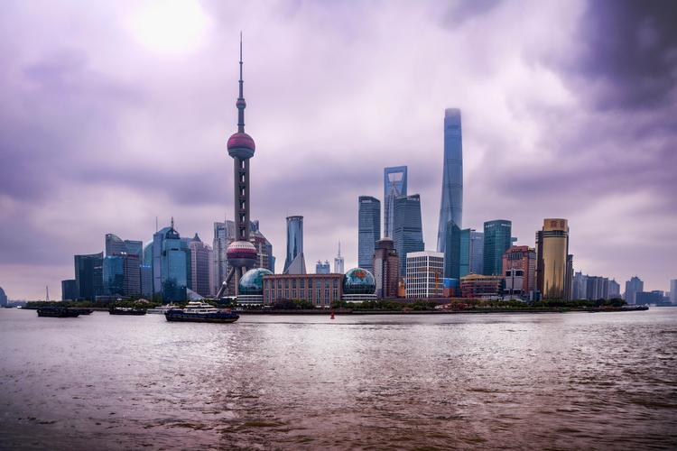 东方明珠在哪里（探索东方明珠塔的地理位置和景点特色）
