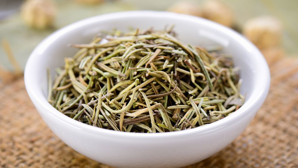 安吉白茶的分类鉴别（了解安吉白茶的类型和辨别方法）