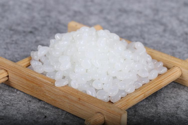 热熔胶的正确使用（教你正确使用热熔胶）