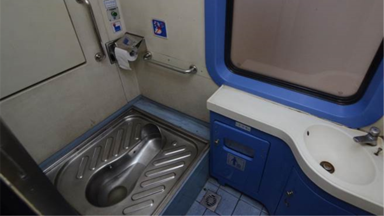 火车厕所操作指南（如何正确操作火车上的厕所冲水装置）