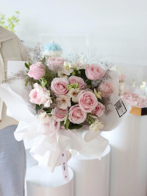 接机应该送什么花 (接机送什么花)