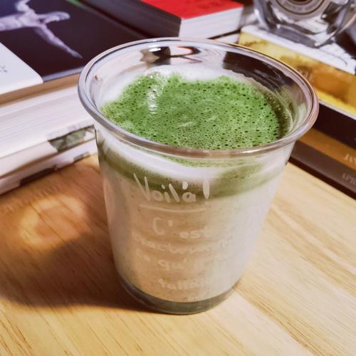 抹茶拿铁是咖啡吗（抹茶拿铁是否属于咖啡类饮品）