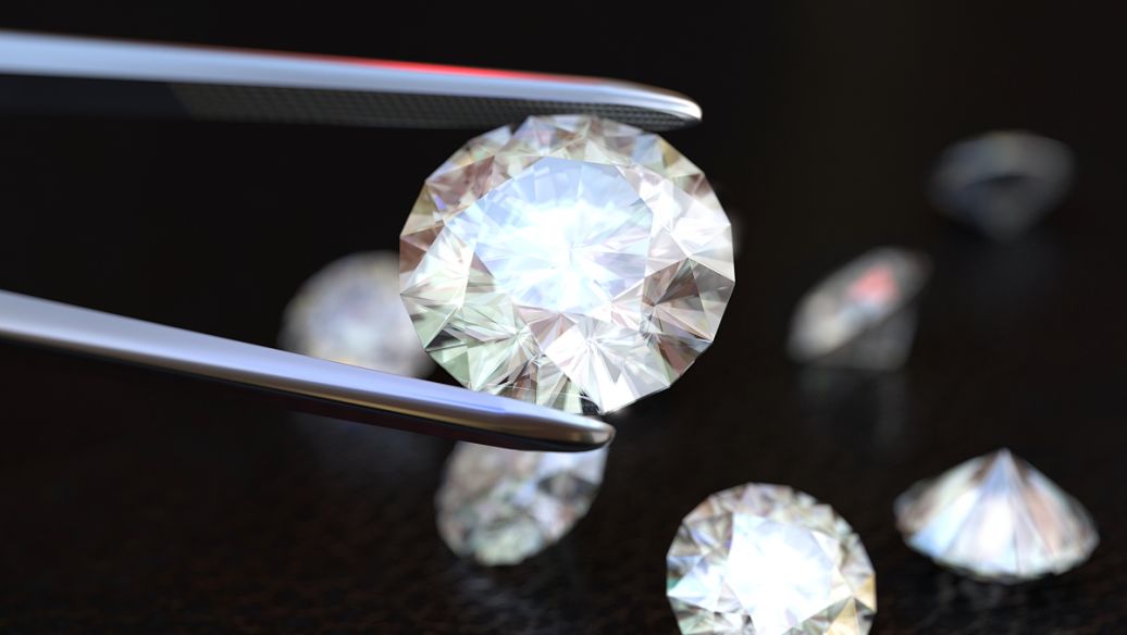 莫桑石和钻石有什么区别（莫桑石和钻石有何不同之处）