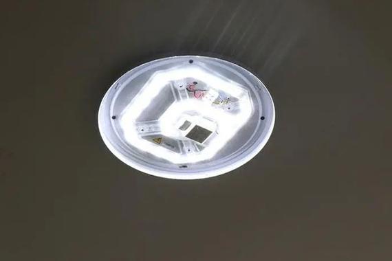 修理吸顶灯方法（吸顶灯不亮了如何修理）