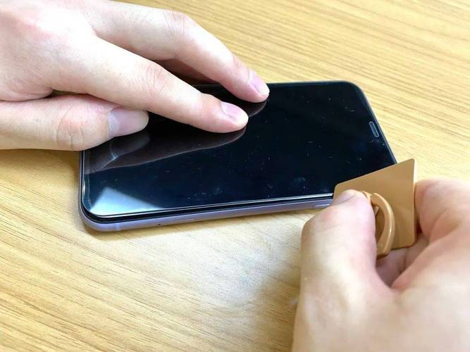 手机膜怎么贴（正确贴手机膜的方法）
