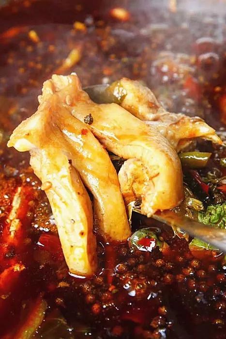 香油碟怎么调好吃呢（教你如何调制一个正宗的火锅油碟）