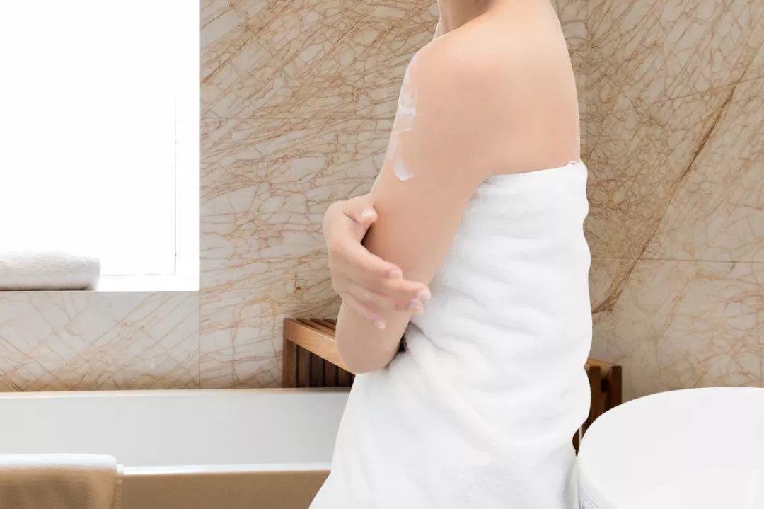 身体乳可以美白（使用身体乳可以达到美白效果吗）