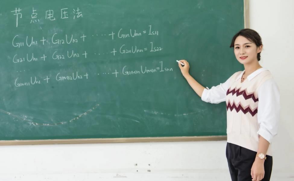 副教授工资大概多少钱一个月（大学副教授的薪资待遇如何）